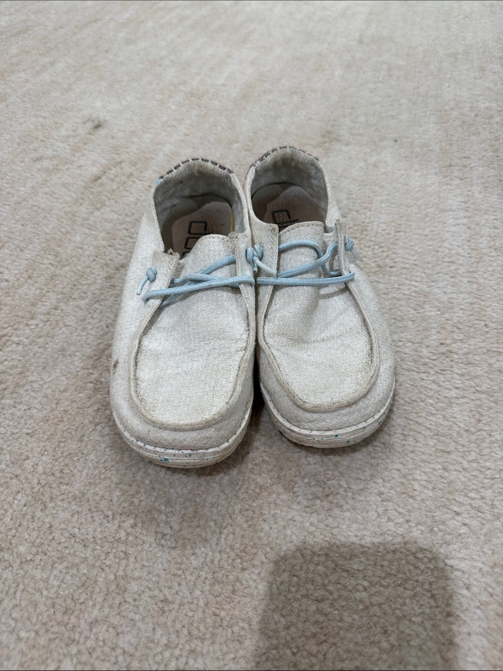 Woman’s hey dudes size 6